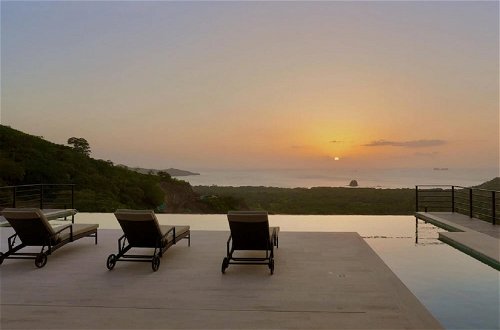 Photo 29 - Playa Flamingo Beautiful new 5-br Oceanview Villa - Luxury Casa de Iluminacion