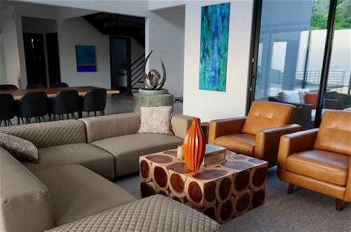 Photo 10 - Playa Flamingo Beautiful new 5-br Oceanview Villa - Luxury Casa de Iluminacion