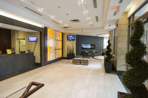 Photo 2 - Maplewood Suites - Square One