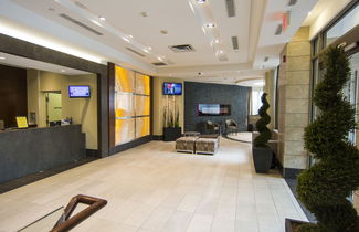 Photo 2 - Maplewood Suites - Square One