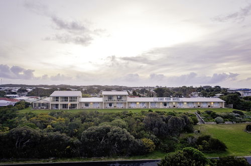 Photo 37 - Lakeview Motel & Apartments