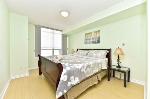 Photo 8 - Sarkar Suites - 3888 Duke of York Blvd