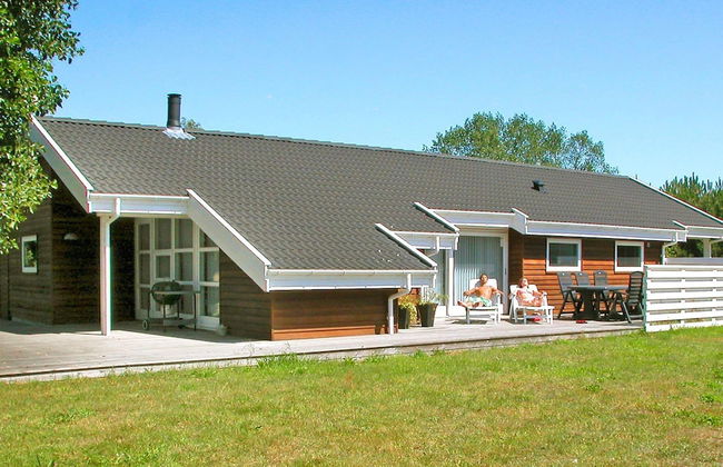 8 Person Holiday Home in Aakirkeby - Foto 1