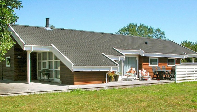 Foto 1 - 8 Person Holiday Home in Aakirkeby