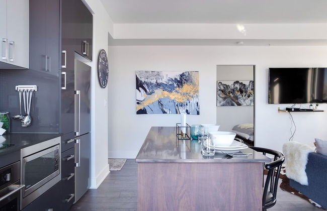 Sweeping Views Luxury 2BR Suite - Photo 8