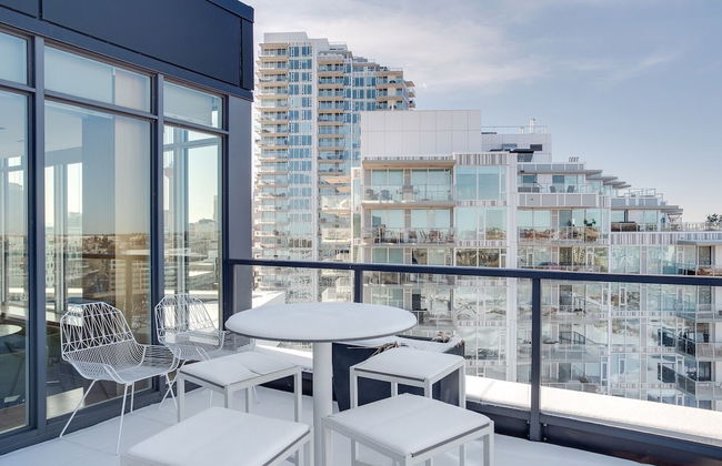 Sweeping Views Luxury 2BR Suite - Photo 16