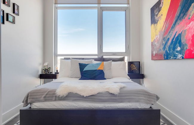 Sweeping Views Luxury 2BR Suite - Photo 2