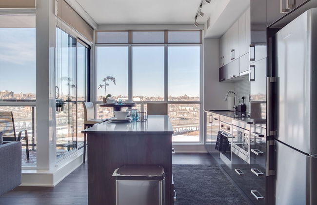 Sweeping Views Luxury 2BR Suite - Photo 7