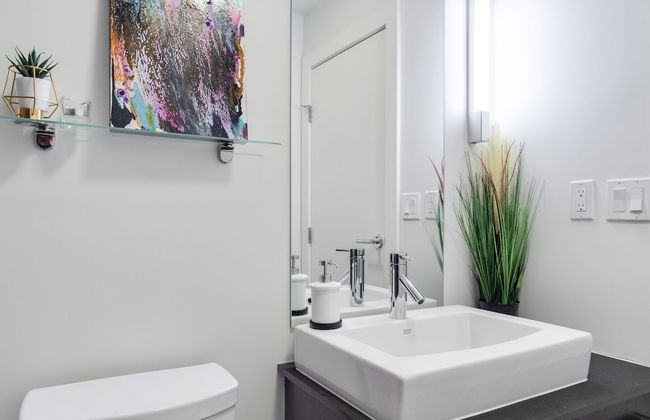 Sweeping Views Luxury 2BR Suite - Photo 21