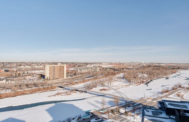 Sweeping Views Luxury 2BR Suite - Photo 19