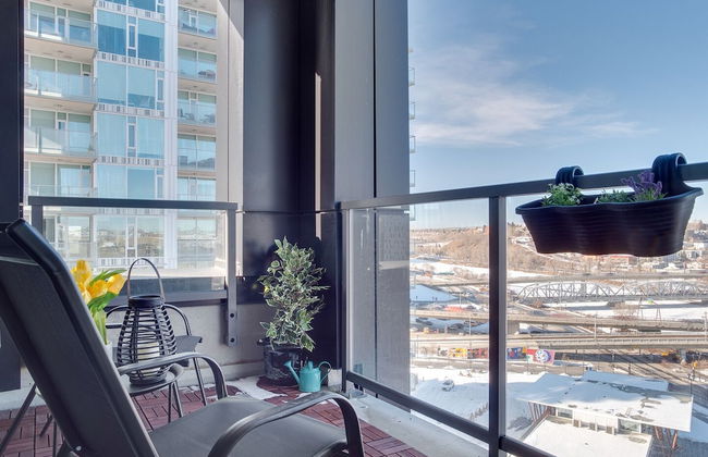 Sweeping Views Luxury 2BR Suite - Photo 15