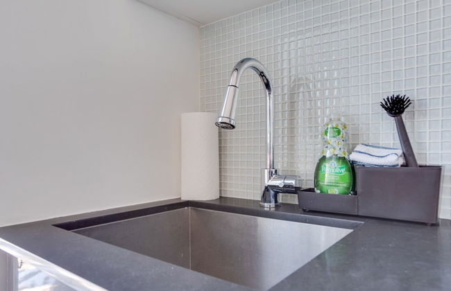 Sweeping Views Luxury 2BR Suite - Photo 22