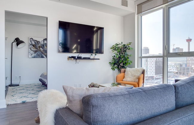 Sweeping Views Luxury 2BR Suite - Photo 11