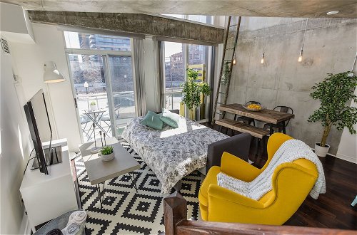 Foto 30 - QuickStay - Sunlit Luxury Loft on King West