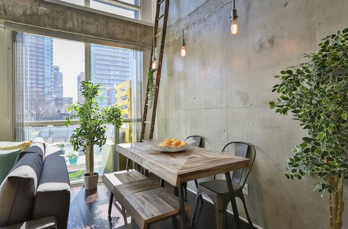 Photo 10 - QuickStay - Sunlit Luxury Loft on King West