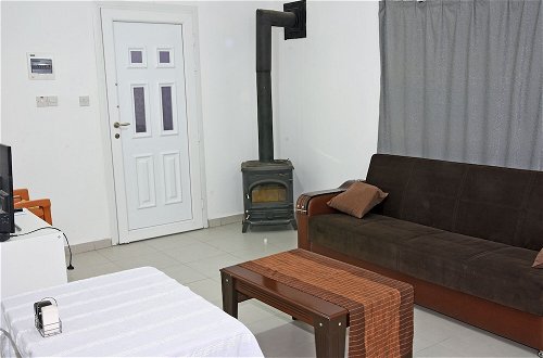 Photo 2 - Pomegranate Cottage 1 Double Bedroom With Spectacular Mountain Sea View