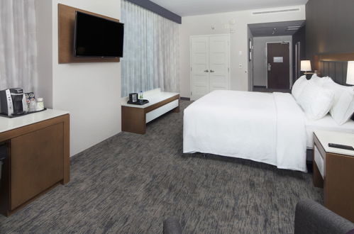 Photo 3 - Holiday Inn Hotel & Suites Montreal Centre-ville Ouest, an IHG Hotel