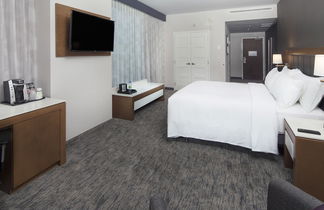 Photo 3 - Holiday Inn Hotel & Suites Montreal Centre-ville Ouest, an IHG Hotel