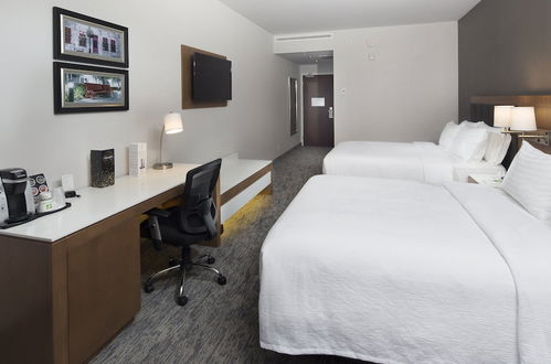 Photo 14 - Holiday Inn Hotel & Suites Montreal Centre-ville Ouest, an IHG Hotel