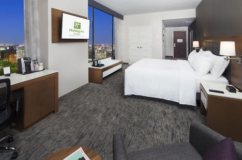 Photo 8 - Holiday Inn Hotel & Suites Montreal Centre-ville Ouest, an IHG Hotel