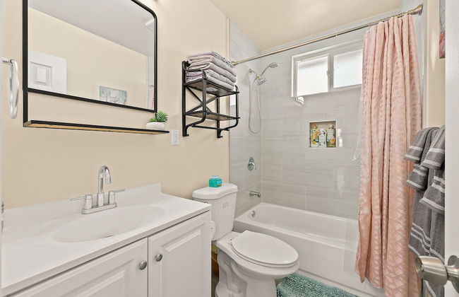 Sunny & Cheerful Near I-10 ~ Queen Beds ~ Parking - Foto 27