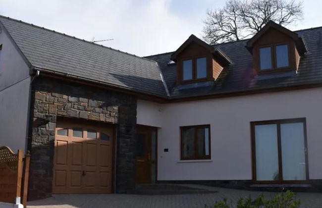 Captivating 4-bed House in West Wales - Foto 1