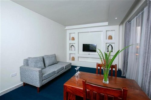 Foto 5 - Deluxe 2-bed Apartment With Swimming Pool