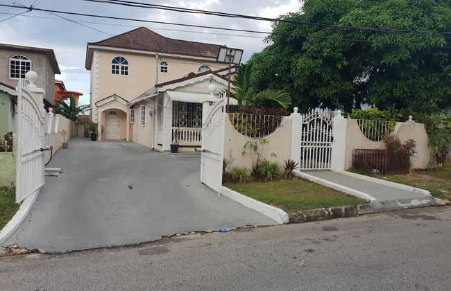 Leons Luxury Montego Bay Home - Photo 4