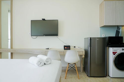 Photo 10 - Cozy and Furnished Studio at Menteng Park Apartment