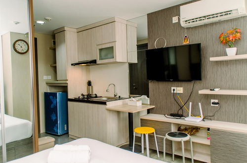 Foto 14 - Minimalist And Comfy Studio At Bintaro Icon Apartment