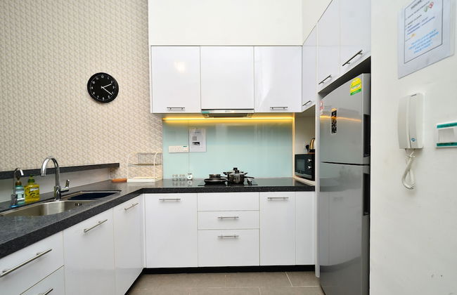 Cozy Family Suite Apartment - Photo 14