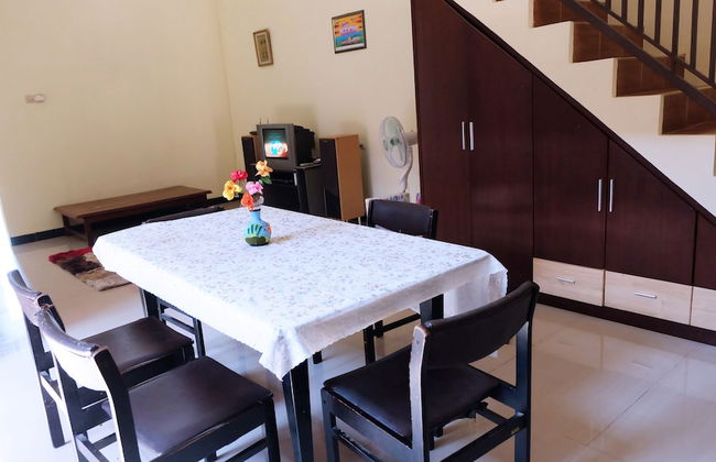 Homestay Tegal Kota by Simply Homy - Foto 6