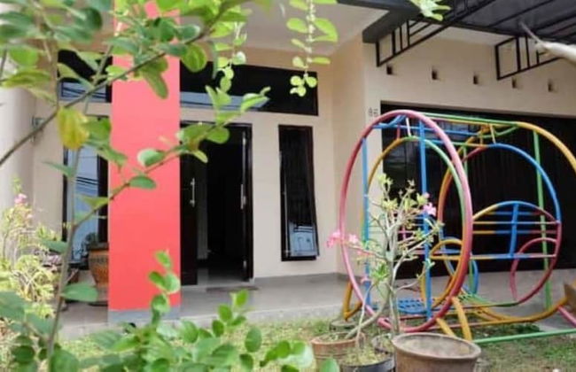 Homestay Tegal Kota by Simply Homy - Foto 13