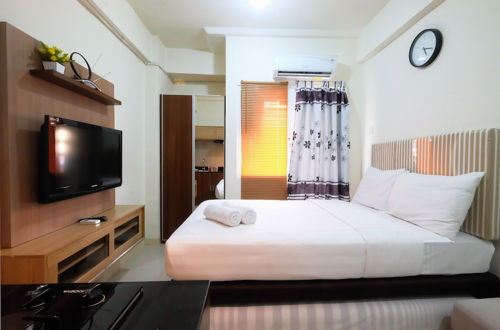 Photo 19 - Studio Room at Green Pramuka City Apartment with Mall Access By Travelio