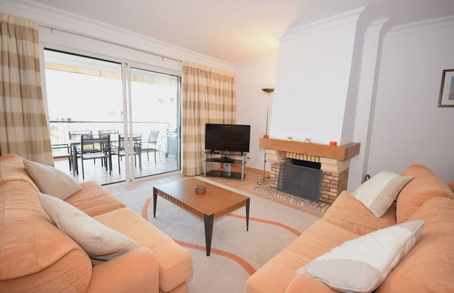 Sunny Balcony Apartment and Pool - Foto 24