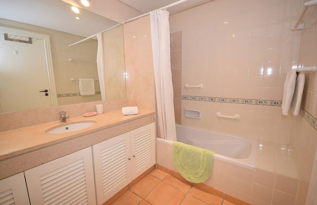 Sunny Balcony Apartment and Pool - Foto 33