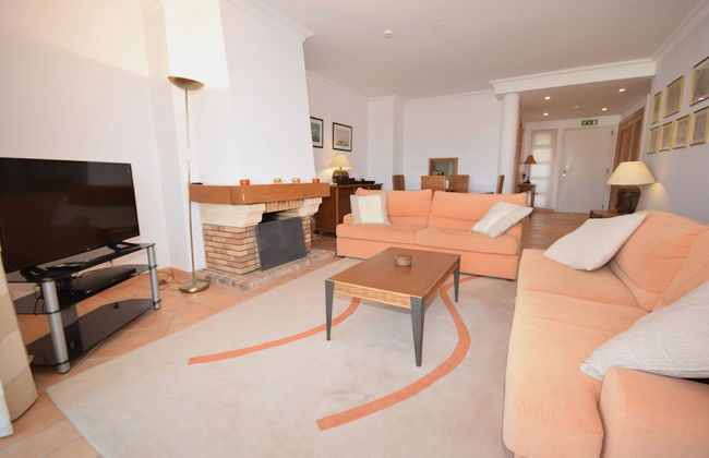 Sunny Balcony Apartment and Pool - Foto 23