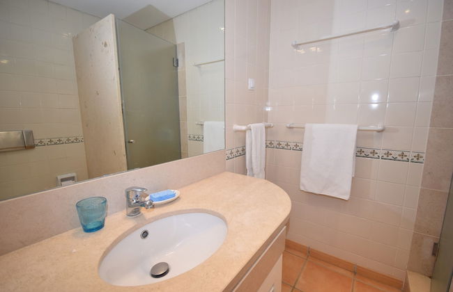 Sunny Balcony Apartment and Pool - Foto 32