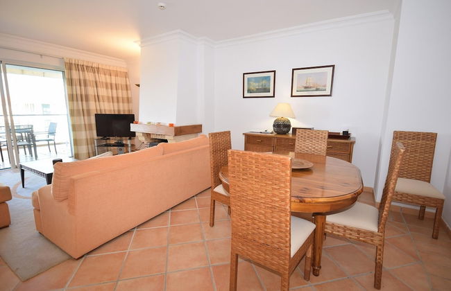 Sunny Balcony Apartment and Pool - Foto 16