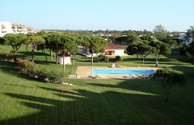 Sunny Balcony Apartment and Pool - Photo 15