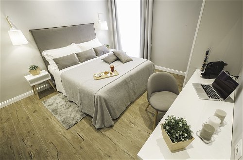 Photo 5 - Colonna Luxury Suites