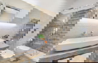 Photo 22 - Colonna Luxury Suites