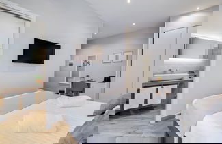 Photo 18 - Colonna Luxury Suites