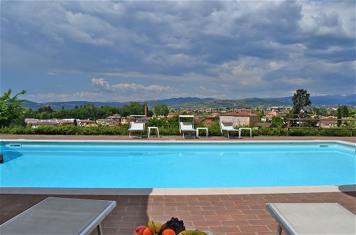 Foto 1 - Villa Faccioli Deodara With Shared Pool