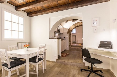 Photo 18 - Rental In Rome Trastevere White Apartment