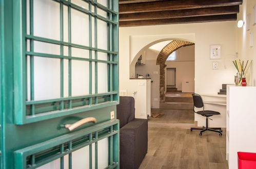 Photo 1 - Rental In Rome Trastevere White Apartment
