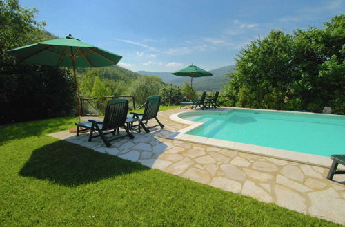 Photo 19 - Holiday House with Pool & Large Garden Overlooking Lake near Tuscany