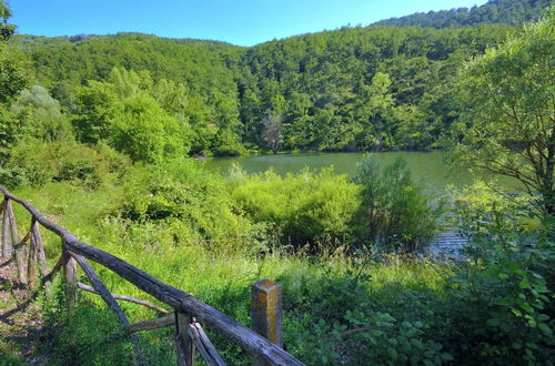 Photo 38 - Holiday House with Pool & Large Garden Overlooking Lake near Tuscany