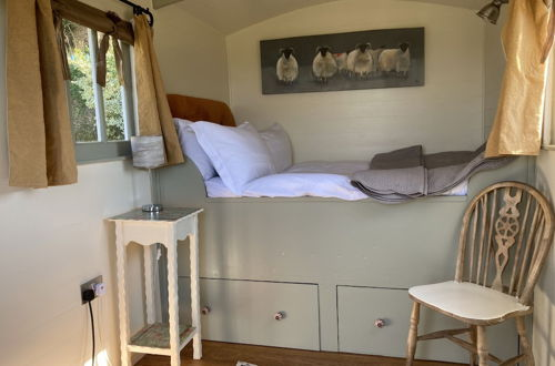 Photo 3 - Outstandingly Situated Cosy Shepherds Hut
