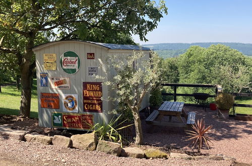 Foto 15 - Outstandingly Situated Cosy Shepherds Hut